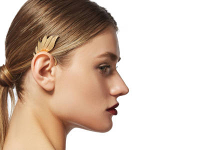 Donna Profilo Orecchino a Cuffia Capelli Coda Rossetto Vestito