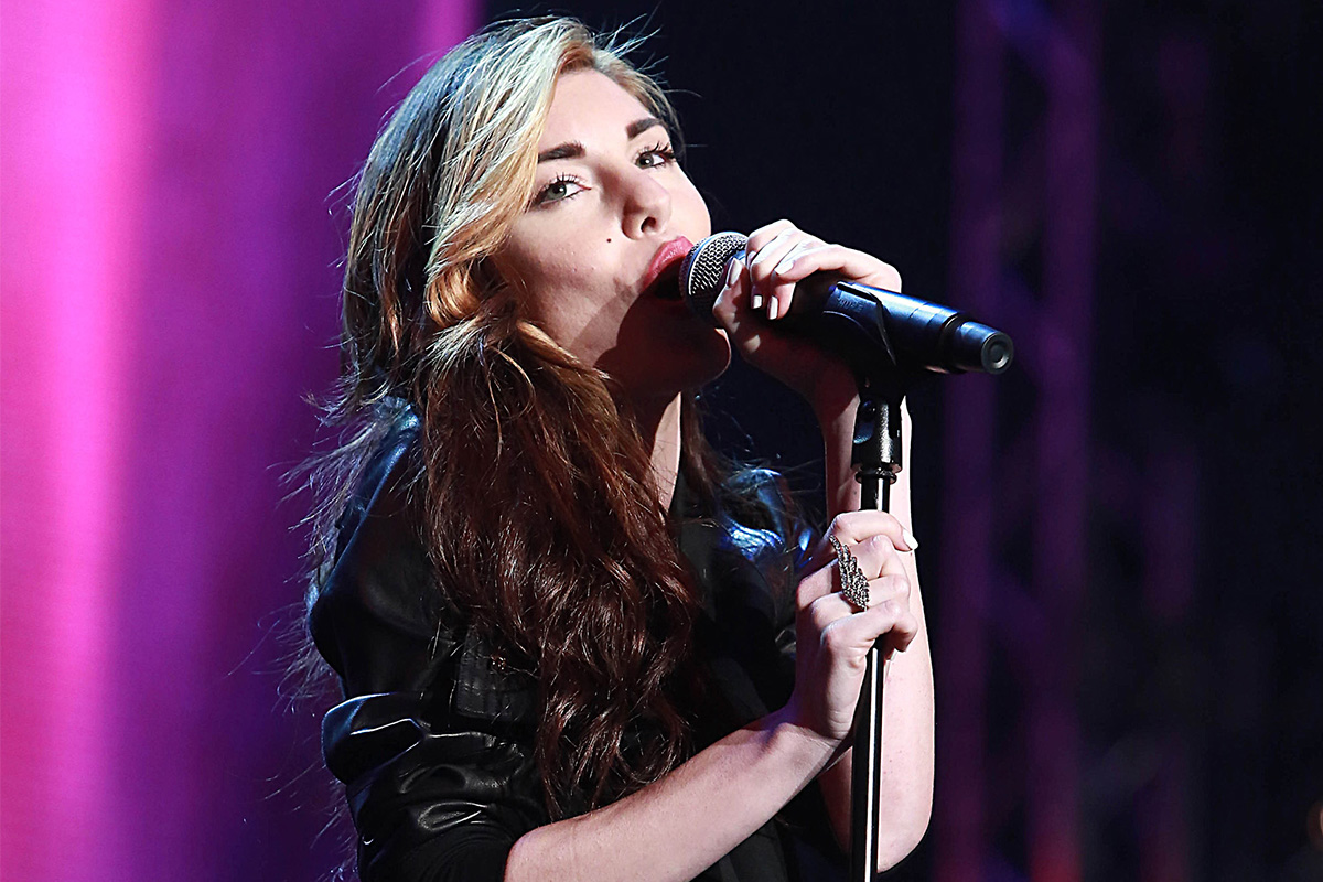 Bianca Atzei che canta