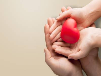 cuore mani solidarietà donazione sangue