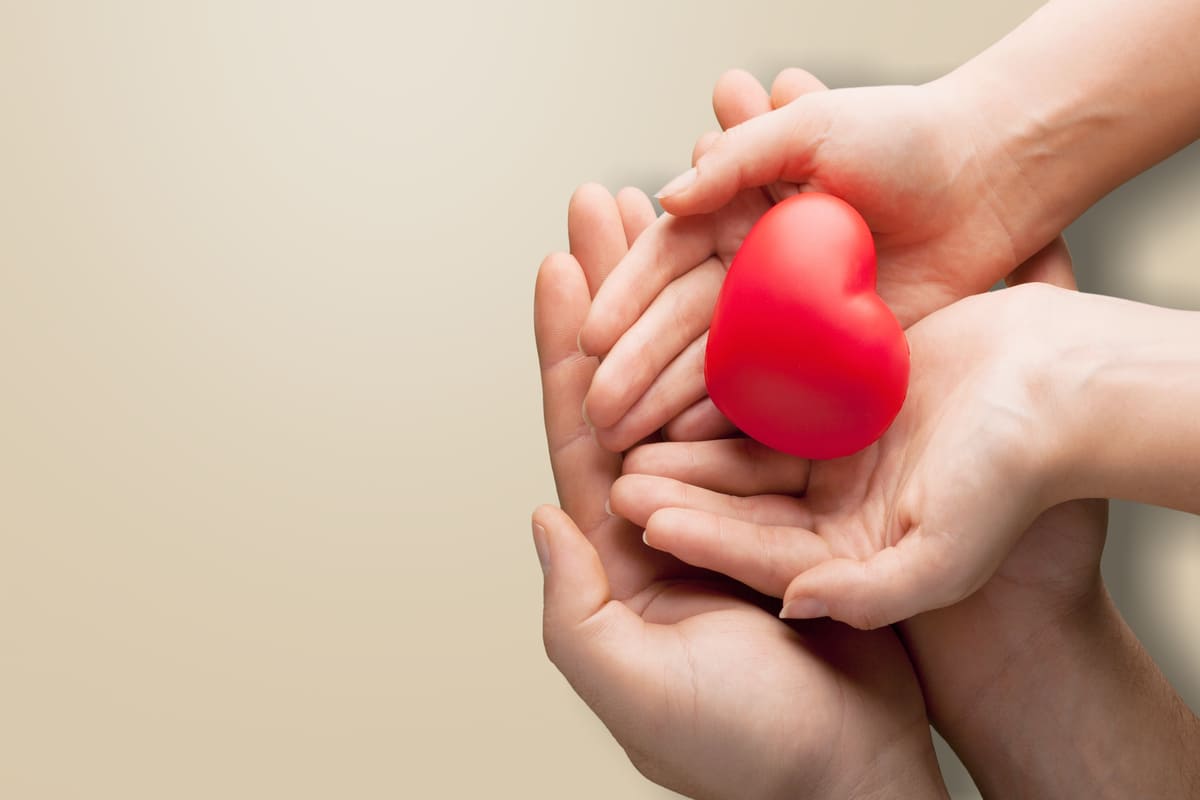 cuore mani solidarietà donazione sangue