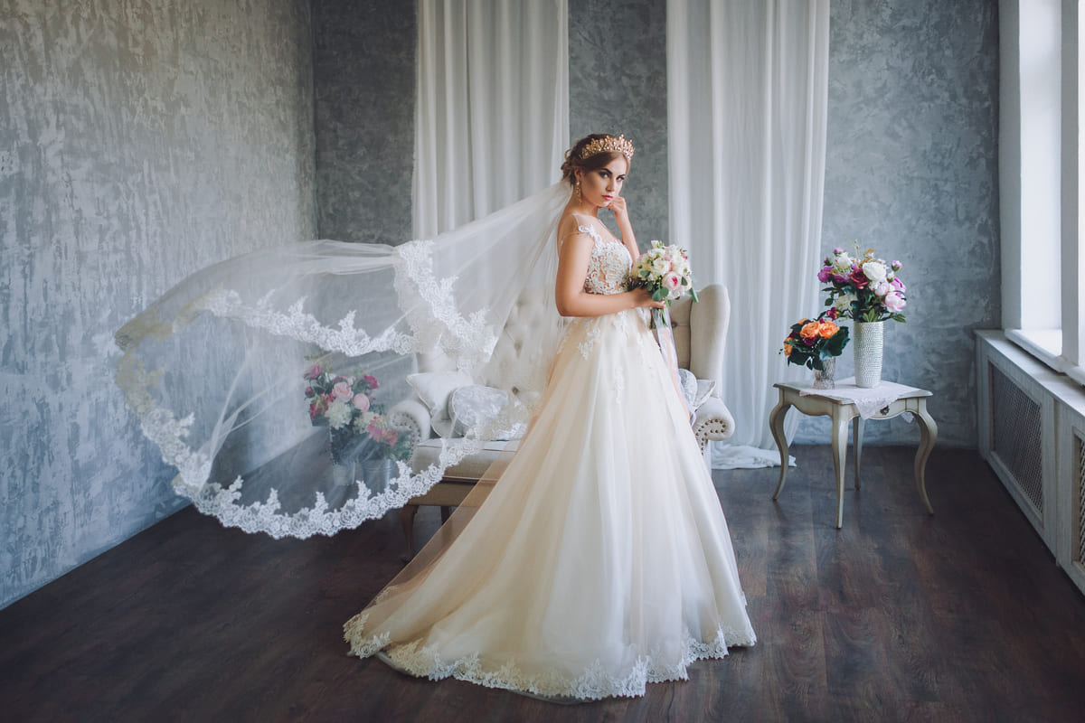 sposa velo abito bouquet