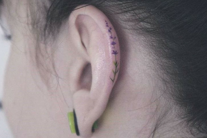 tatuaggio sull'orecchio