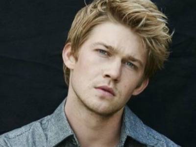 TW_Joe_Alwyn