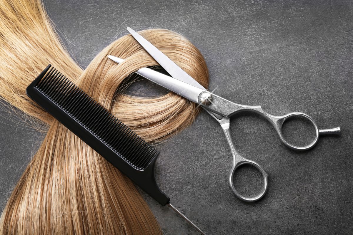 ciocca capelli forbice pettine