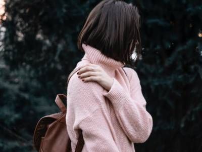 Maglione rosa collo alto