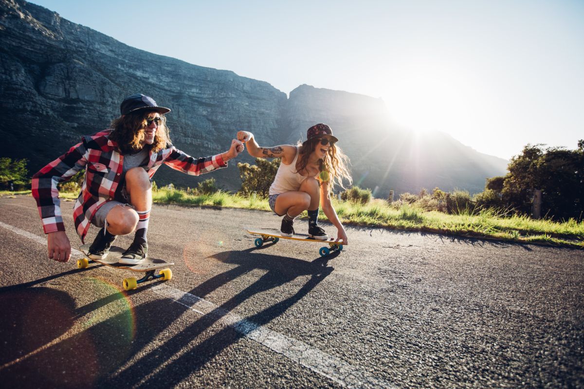 ragazzi sullo skateboard