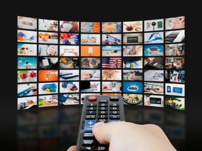 Telecomando e schermo TV