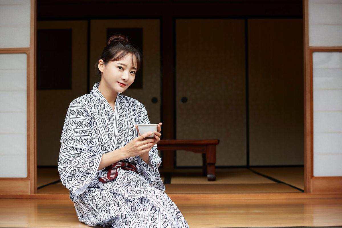 ragazza in un ryokan