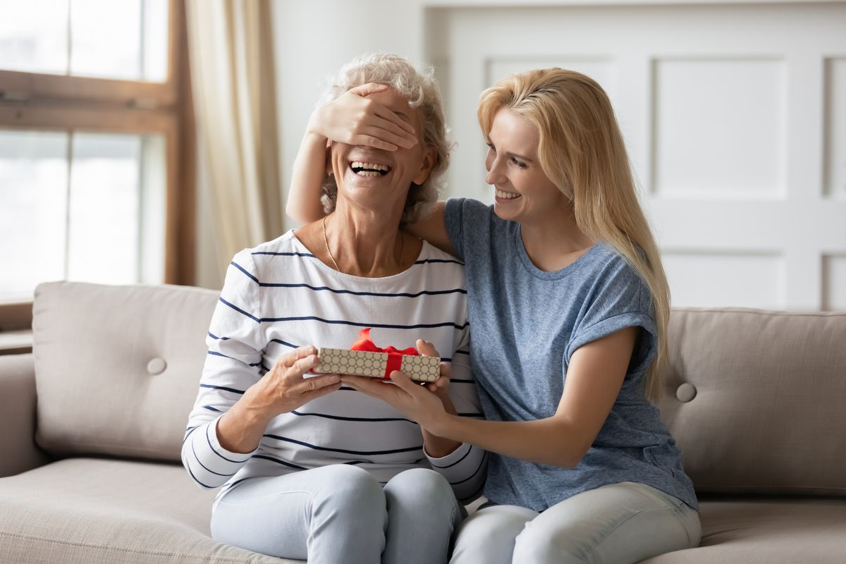 sorpresa regalo nonna nipote mamma