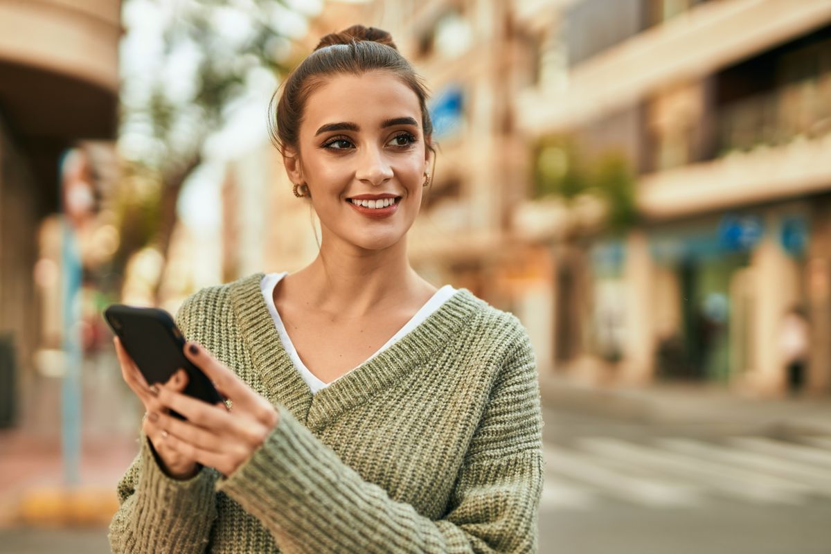 ragazza telefono smartphone