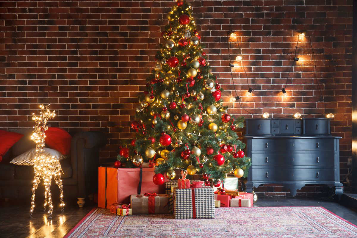 albero di natale addobbi e regali