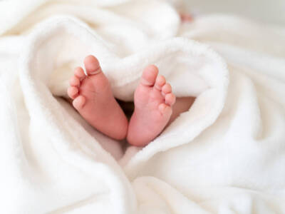 neonato piedini