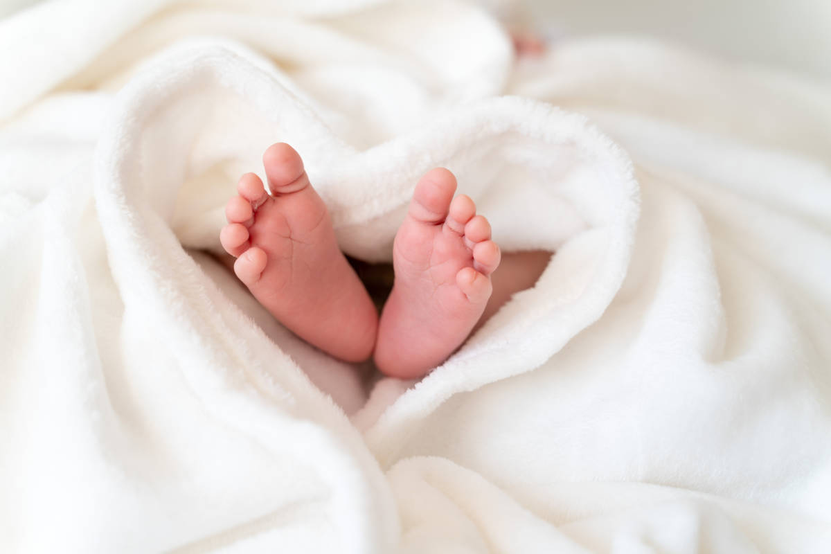 neonato piedini