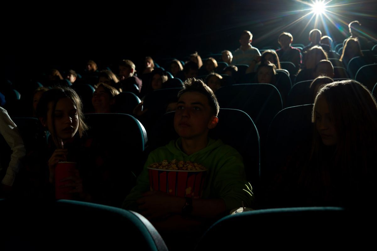 cinema spettatori film popcorn