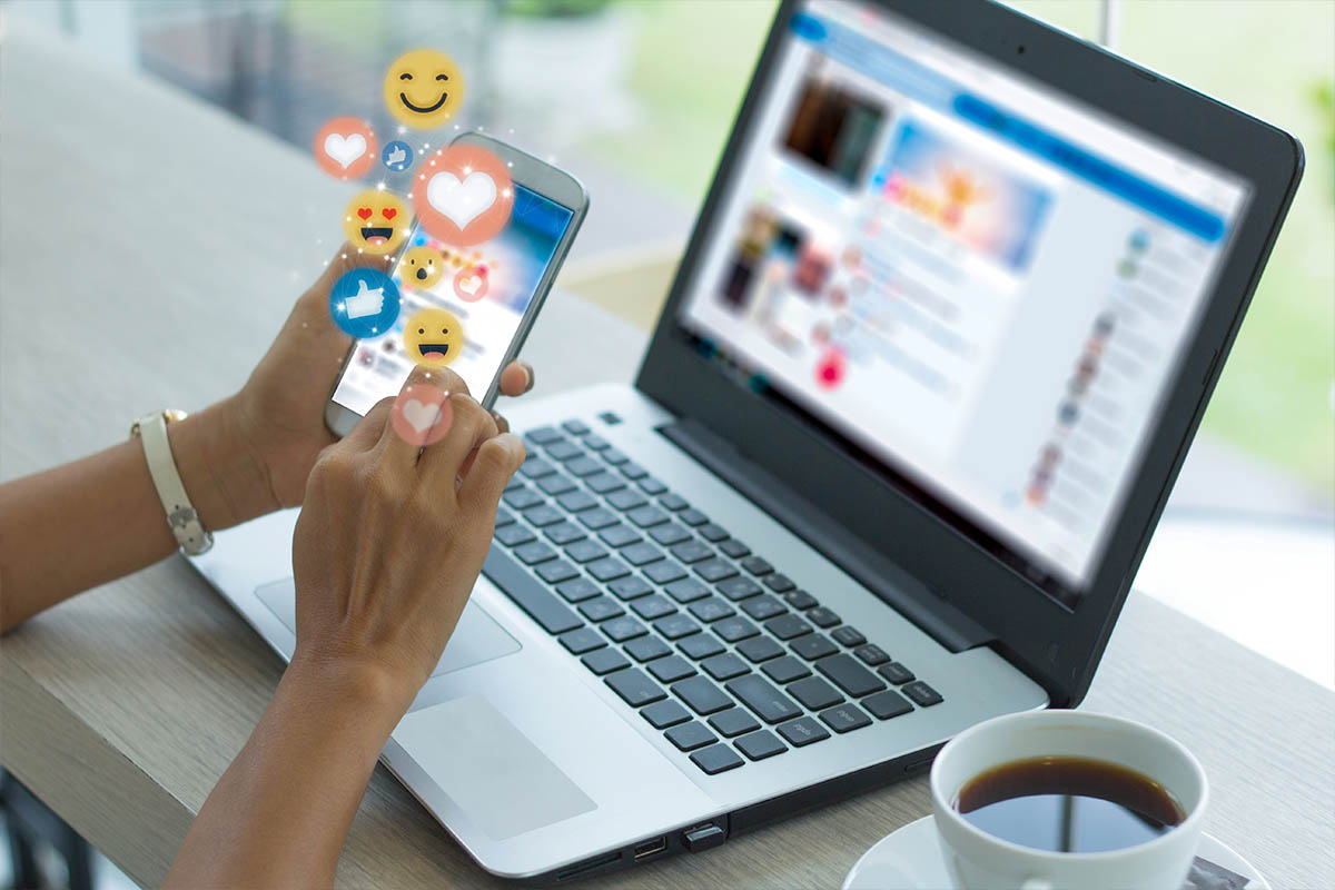 Pc smartphone social emoji like