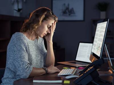 donna stressata per il lavoro