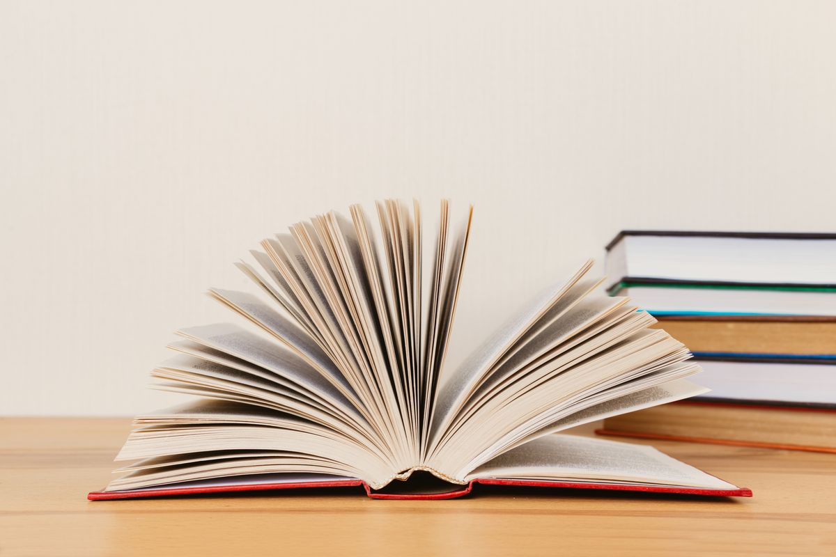 libro aperto pagine