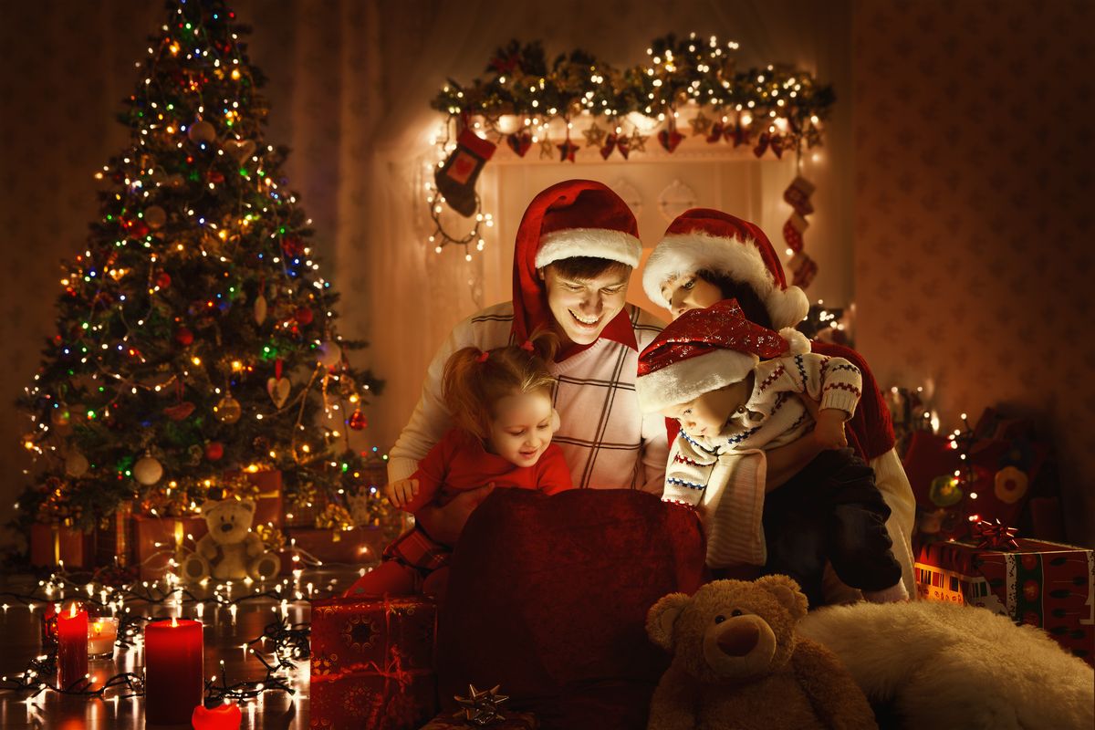 natale famiglia luci magia albero