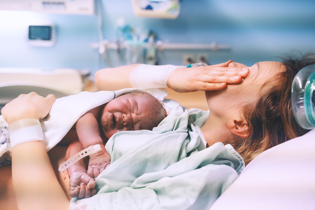 donna mamma parto neonato
