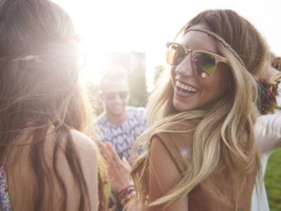 ragazze festa sorrisi