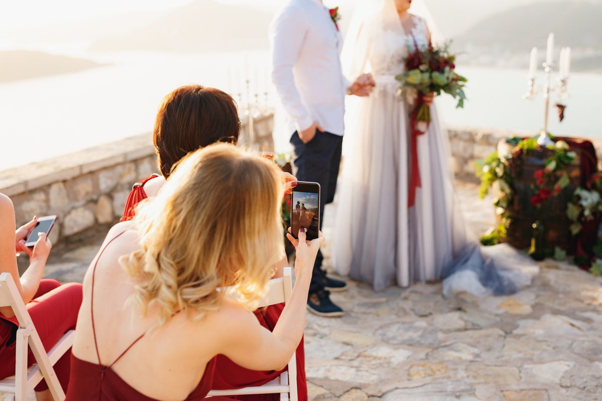 cerimonia sposi foto invitati