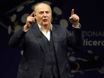 Gerry Scotti che parla