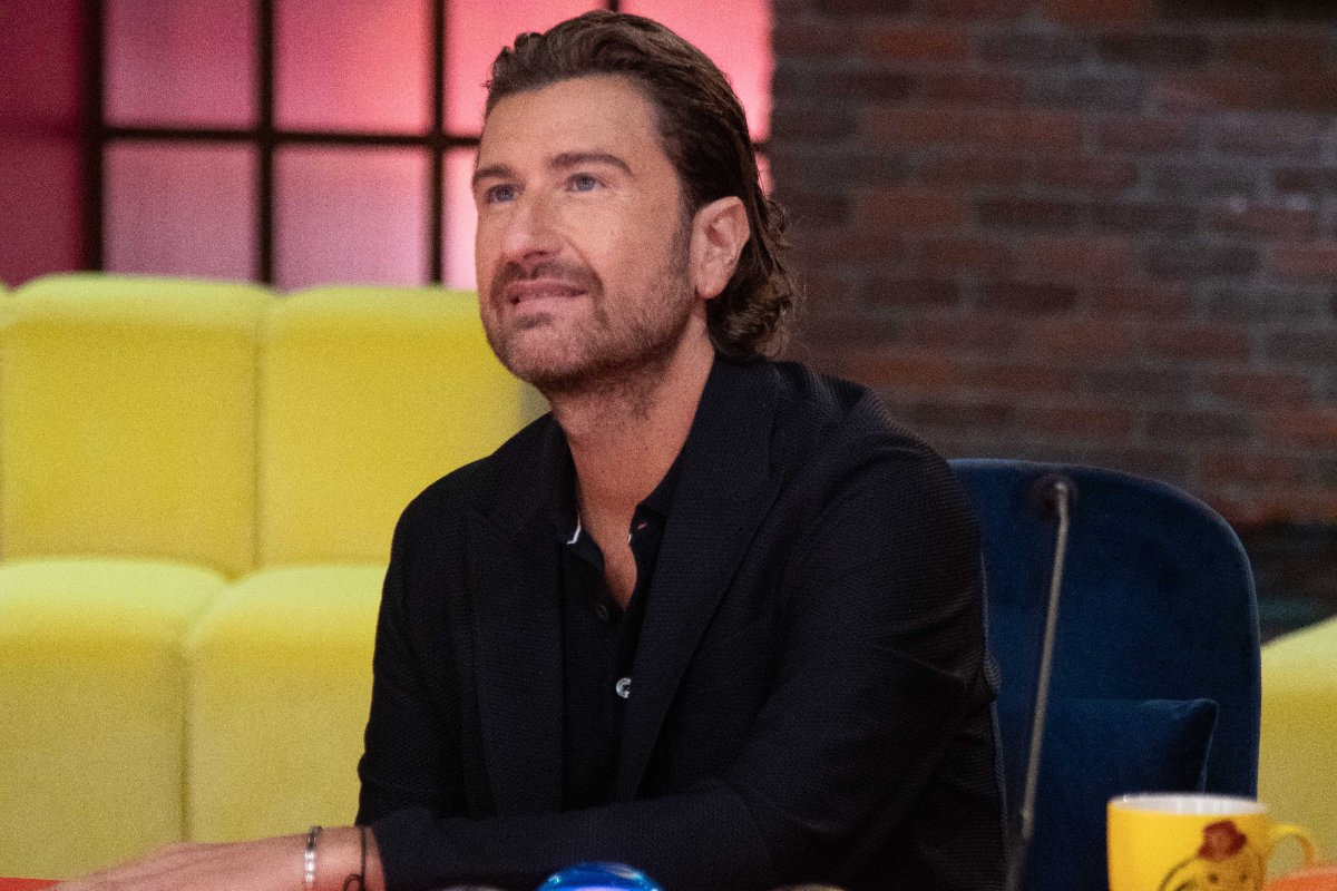 Alessandro Siani tra i protagonisti di "LOL: Chi ride è fuori | Prime Video rilascia le foto ufficiali della nuova stagione del comedy show Original italiano LOL: Chi ride è fuori, disponibile dal 27 marzo 2025.