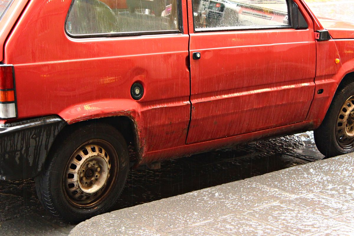 Una Fiat Panda rossa d’epoca