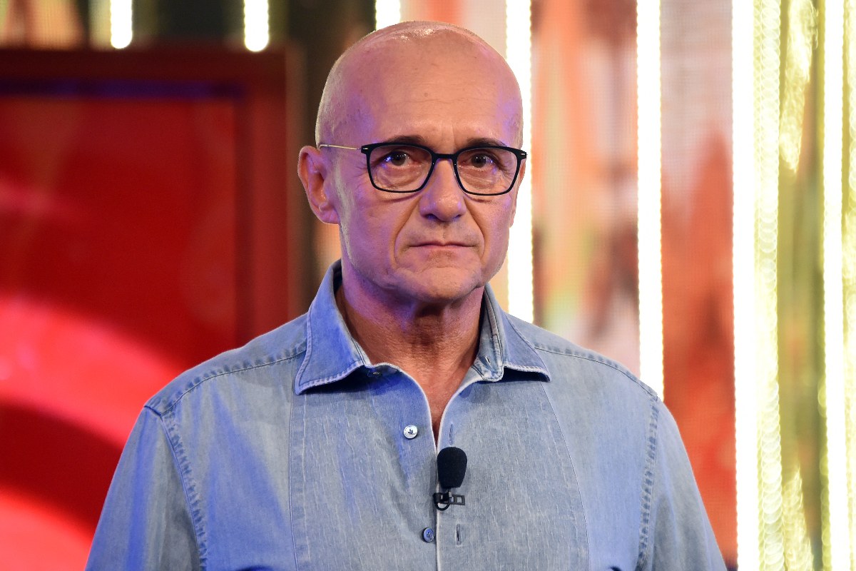 Alfonso Signorini durante il primo episodio del GFVip 7