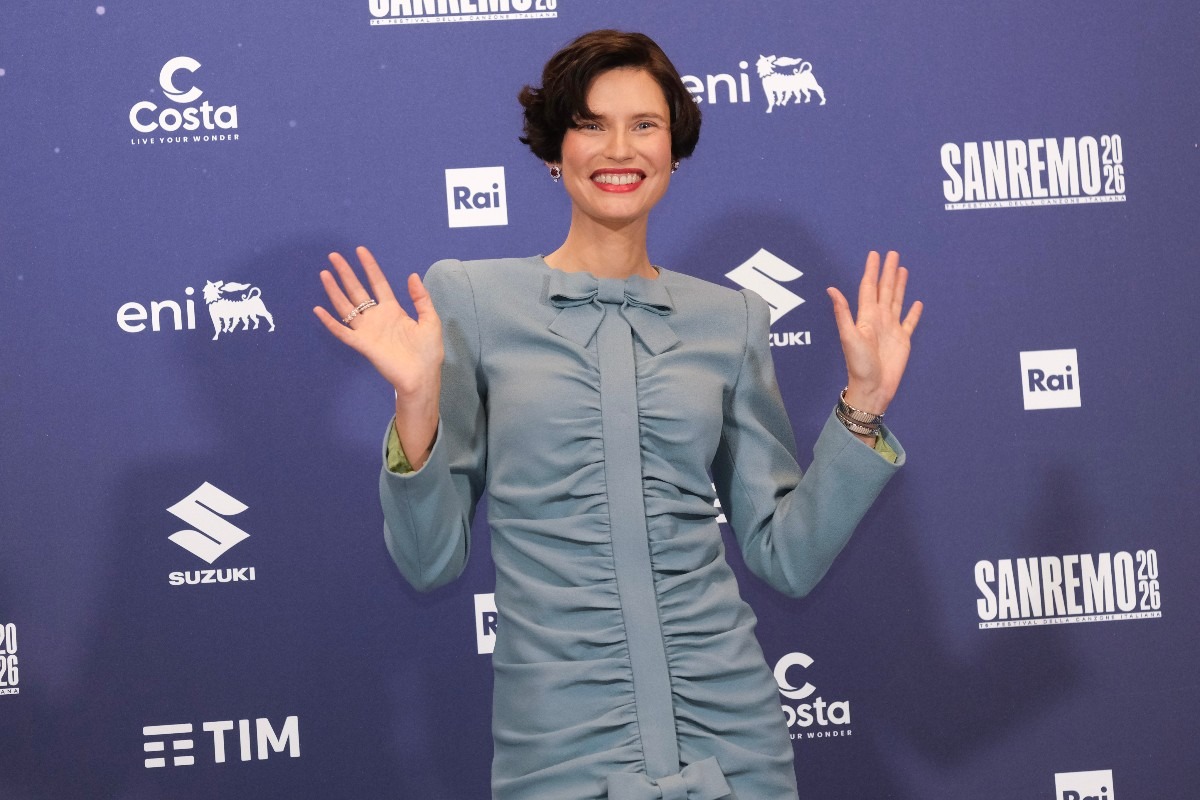 Bianca Balti durante la conferenza stampa di Sanremo 2026