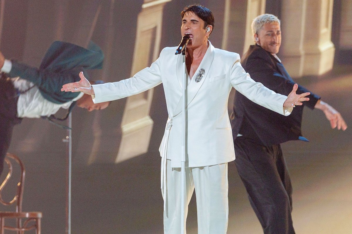 Sal Da Vinci rappresenta l’Italia con il brano “Per sempre sì” sul palco della 70esima edizione dell’Eurovision Song Contest
