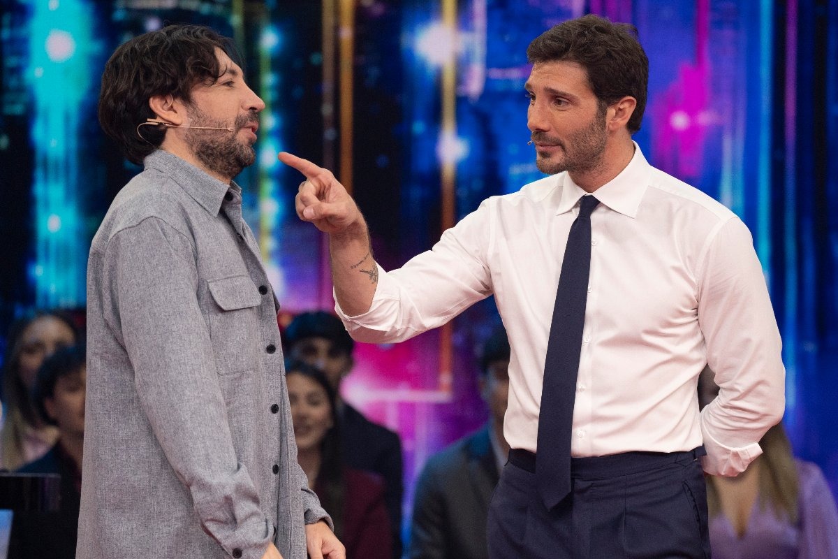 Stefano De Martino e Herbert Ballerina fotografati durante l’ottava puntata del programma Rai 2 Stasera tutto è possibile.