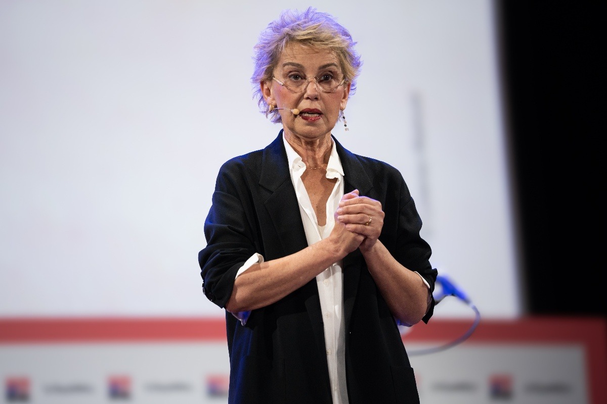 Concita De Gregorio ed Erica Mou in "Lettera a una ragazza dal futuro" di Concita De Gregorio, 20 aprile 2024 (LA REPUBBLICA DELLE IDEE 2024 dal 19 al 21 aprile 2024 a Napoli, Italia)