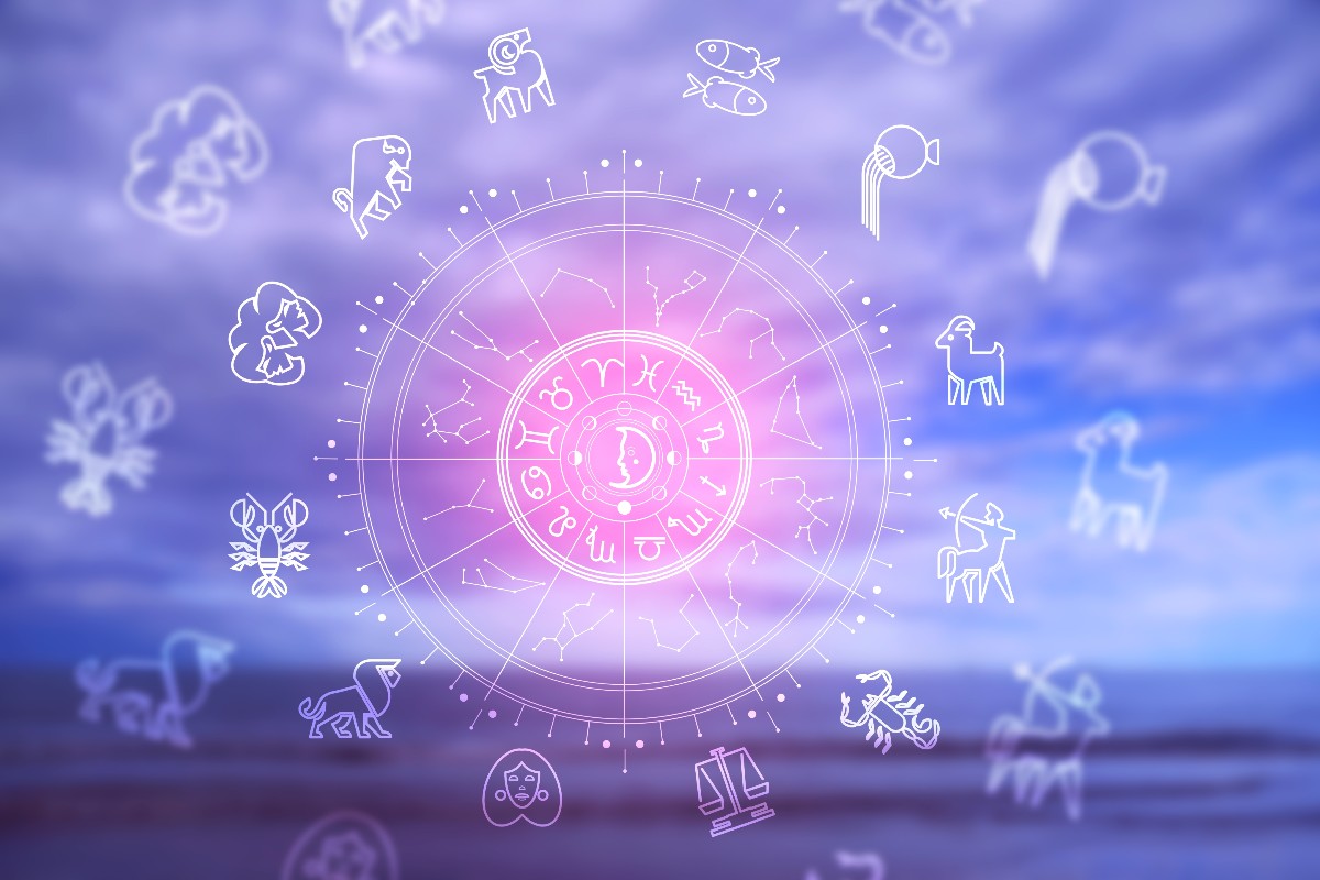 Rappresentazione dei segni zodiacali su uno sfondo di cielo al tramonto.